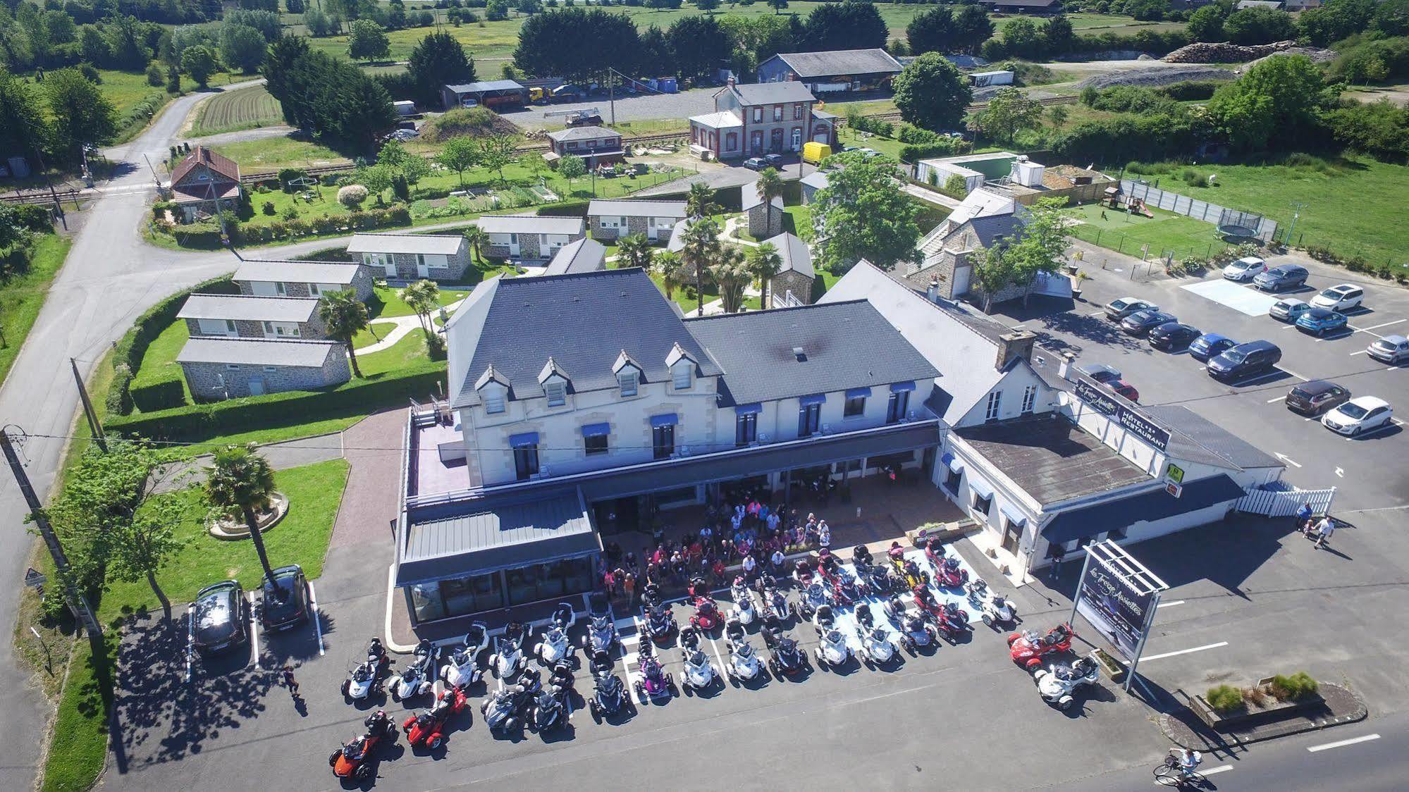 Hotel Restaurant Les 13 Assiettes Le Val-Saint-Père Exterior foto