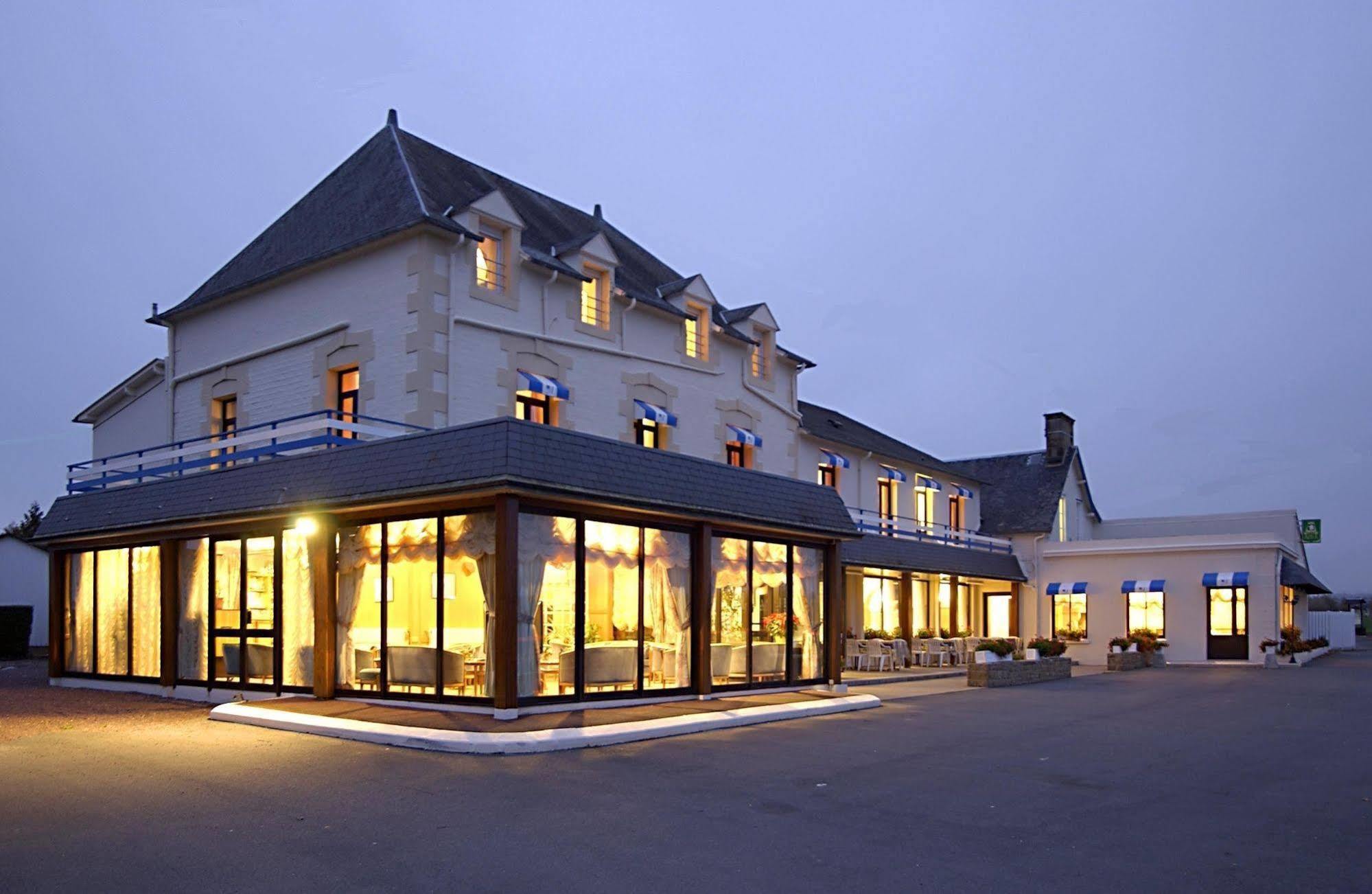 Hotel Restaurant Les 13 Assiettes Le Val-Saint-Père Exterior foto
